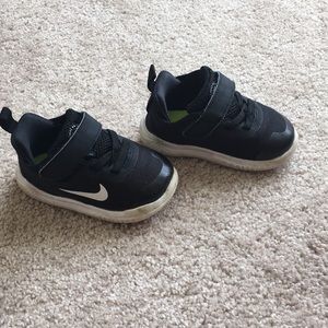 Black Nike free Rn sneakers
